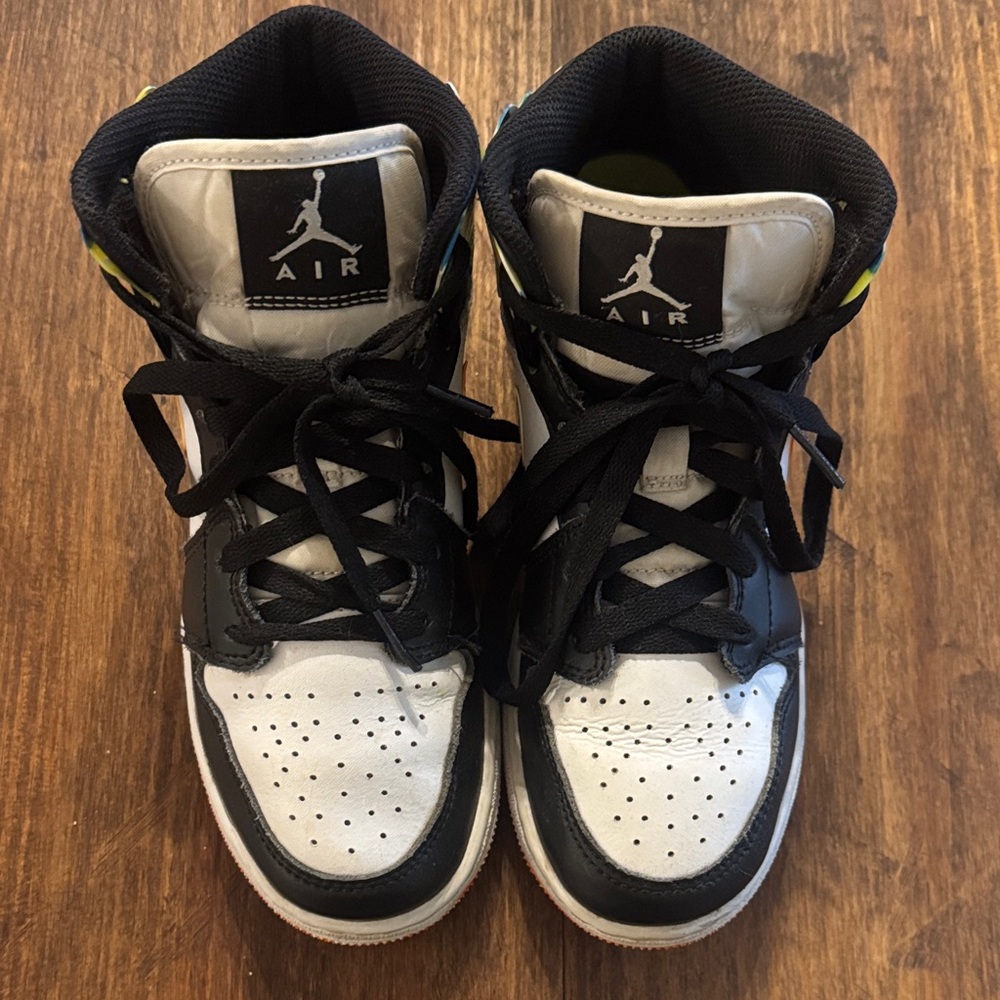 Air Jordan 1 Mid SE GS Drip 2022